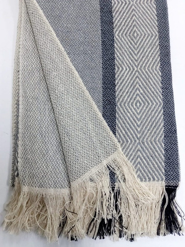 Imagen 5 de 5 de Poncho Artesanal Rombos Gris