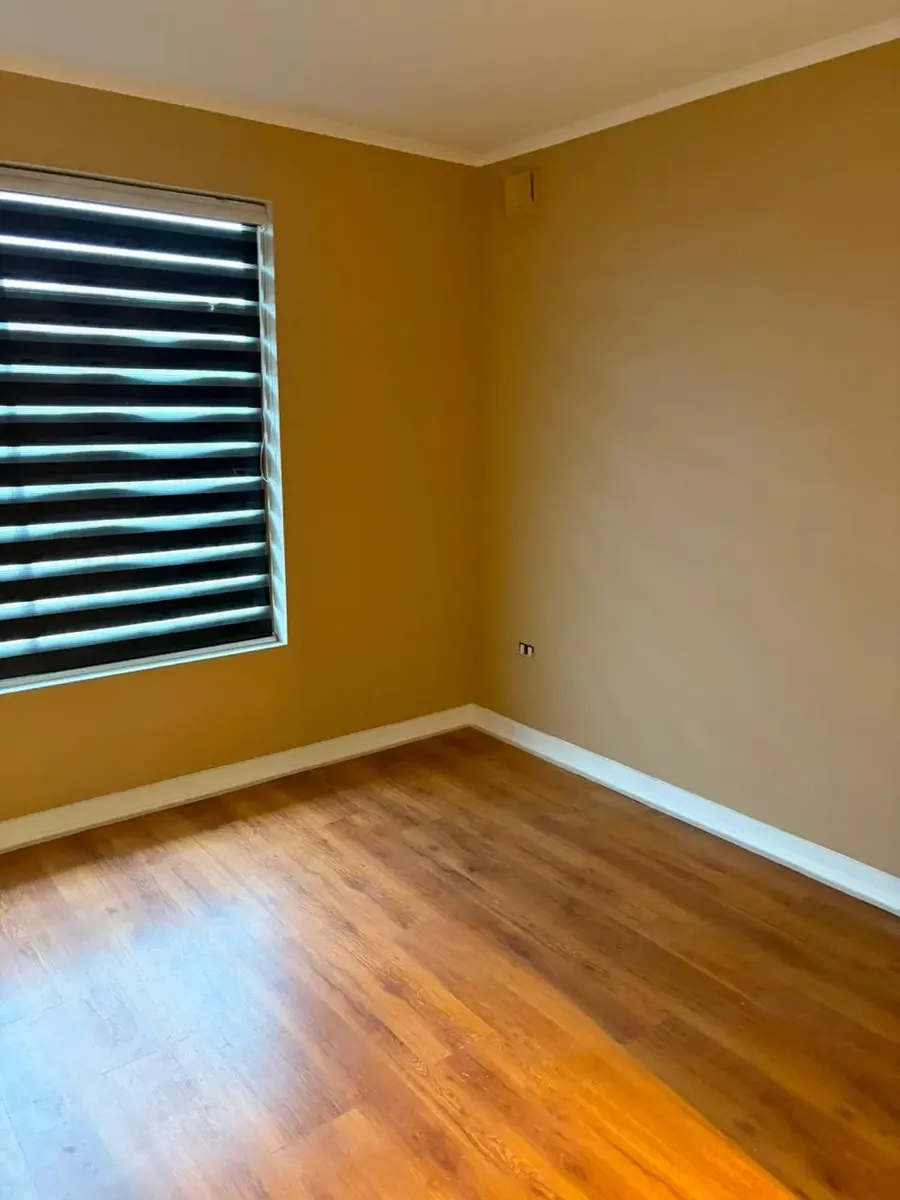Imagen 2 de 18 de Hermosa Casa Familiar De 3d + 2b Con Sala De Estar Y Jardín