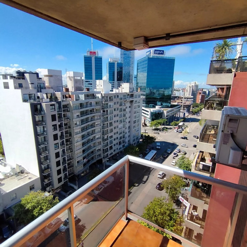 Apartamento En Buceo De 2 Dormitorios. 