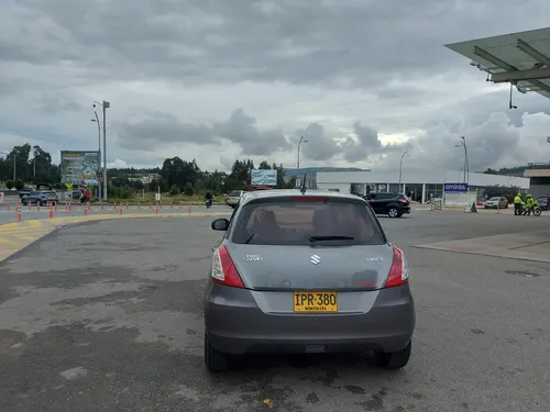 Suzuki Swift 1.2 Hatchback Versión Full Equipo