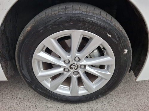 Toyota Corolla 4p XLE HEV L4/1.8 Aut