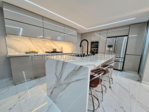 Maravilloso Y Completamente Remodelado Apartamento En Venta Con Inmejorable Ubicación Colinas De La Tahona