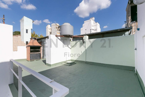 Venta Ph 2 Ambientes Con Patio, Terraza Y Parrilla Propia. Barracas