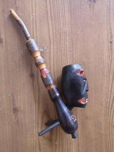 Imagen 2 de 2 de Pipa Decorativa Tallada En Madera