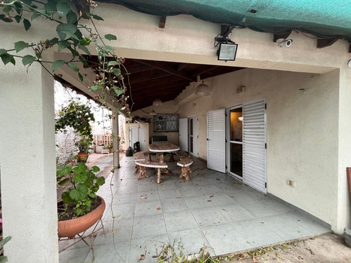 Casa Reciclada Con Hermoso Lote!! Apta Crédito
