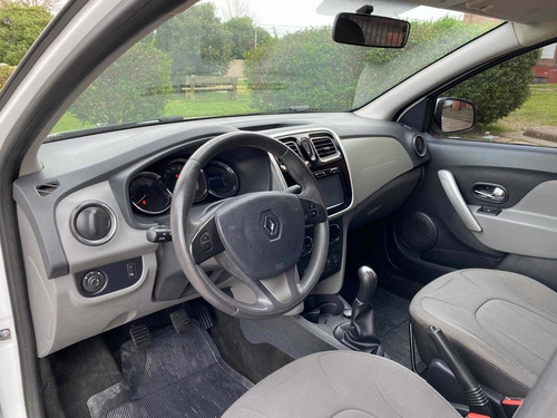 Imagen 9 de 16 de Renault Logan 2016 1.6 Privilége 105cv