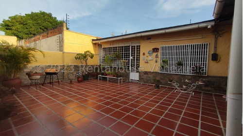 Casa En Venta En Baradida Barquisimeto R E F 2 - 4 - 4 - 9 - 5 - 3   Mehilyn Perez