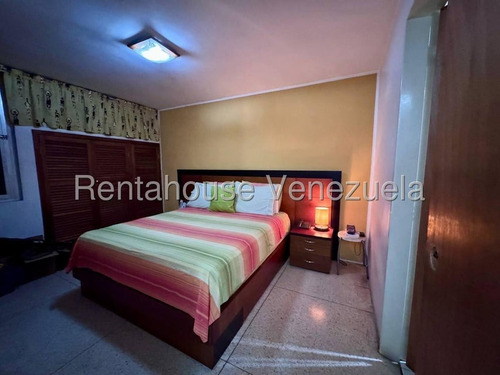 Amplio Apartamento En Venta Ubicado En La Urbanización Los Caobos. #25-11615 Josmary Sanjuan