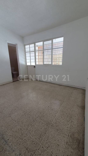 Se Renta Casa Para Oficinas, Clinica, Spa U Otro Giro Comercial