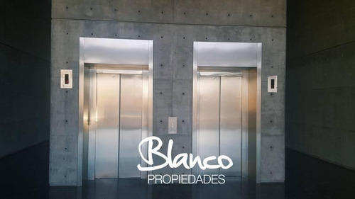 Oficina En Edificio De Categoría En Pilar - Paralelo 50