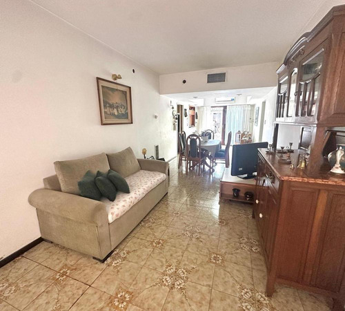 Casa De 3 Ambientes Con Cochera En Venta En Quilmes Centro