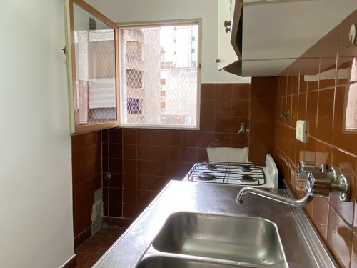 Departamento En El Centro En Venta De 1 Dormitorio Con Balcón Desocupado
