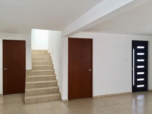 Renta Casa Nueva, 3er Anillo Al Sur, 4 Recs, 2.5 Baños, $7,5