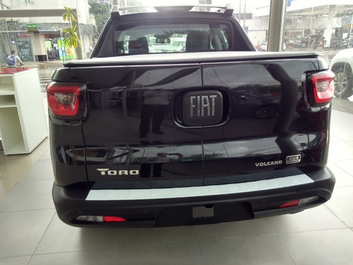 Imagen 11 de 15 de Fiat Toro Volcano 4x4 Diesel R