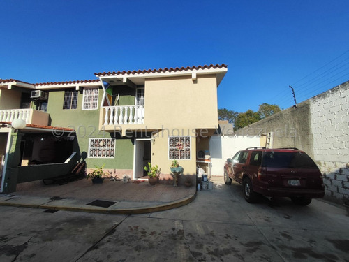 José Trivero Vende Hermosa Casa Ubicada En Excelente Zona De Cabudare, Cuenta Con Tanque Subterraneo