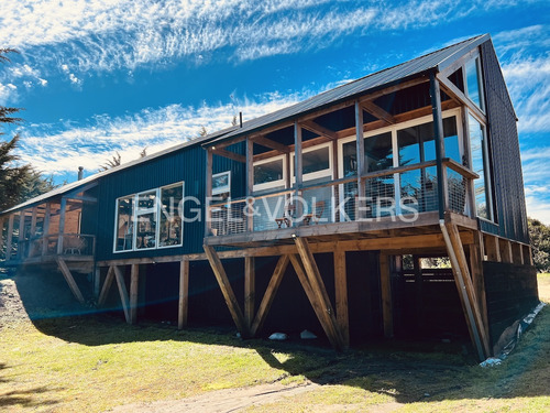 Modera Casa En Cahuil, A Pocos Metros De La Playa