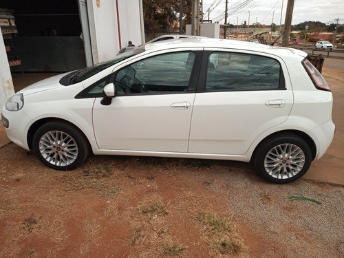 Imagem 3 de 8 de Fiat Punto 2013 1.6 16v Essence Flex 5p