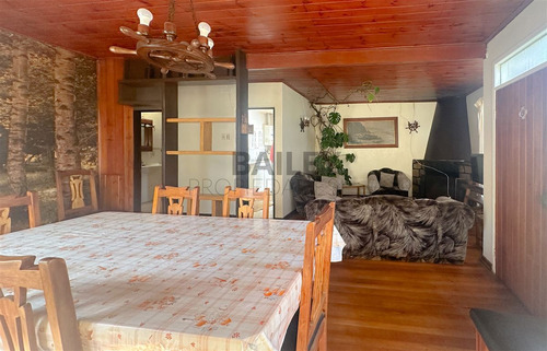 Casa En Venta De 7 Dorm. En Concón