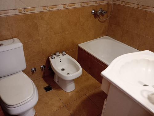 Excelente 3 Amb. $ 850.000 68 Mts Totales ( Todo Incluido Aysa Abl Y Expensas) Frente Con Balcon .