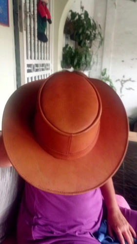 Sombrero En Cuero Casi Nuevo Marca Viquel Talla 5