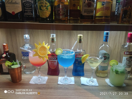 Imagem 1 de 3 de Barman Ou Garçom (disponível)