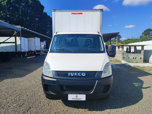 Iveco Daily 35s14 Ano 2019 Baú Facchini Zero