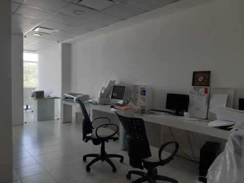 Venta Oficina- Amaneceres Office. 80 M, Piso 1, Al Frente Se Puede Tomar Lote En Parte De Pago O Financiar Algo
