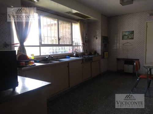 Excelente Chalet 500 M2. Calle La Espadaña Y Coronel Suarez. Partido De Brandsen.