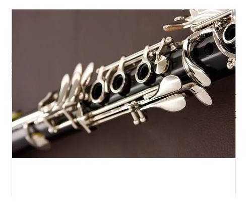 Imagem 6 de 6 de Clarinete Eagle Sib 17 Chaves + Palheta + Correia + Estojo