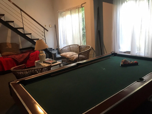 Casa De 2 Plantas Con Pool, Parrillero Y Amplio Terreno.