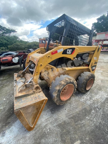 Imagem 2 de 8 de Mini Carregadeira Caterpillar 226b Ano 2011