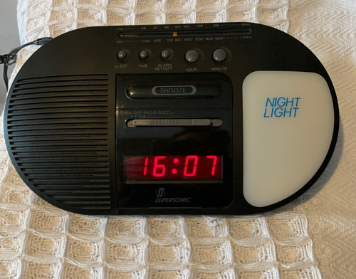 Radio Despertador Con Luz Noche Supersonic
