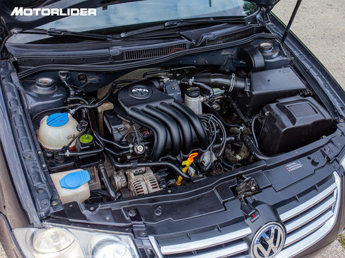 Imagen 10 de 25 de Volkswagen Bora 2.0 Trendline Ex. Full | Permuta / Financia