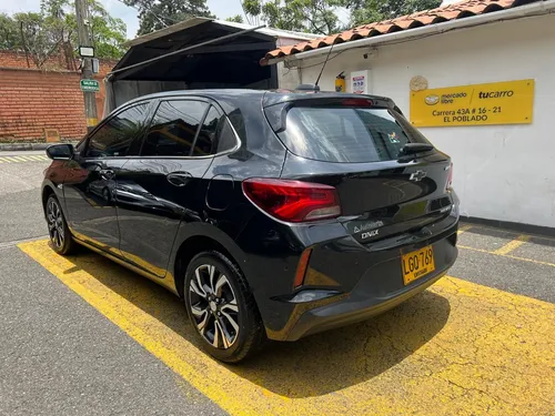 Chevrolet Onix 1.0T Premier Hatch At
