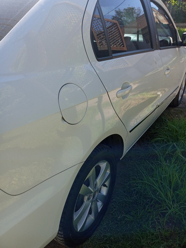 Volkswagen Voyage 1.6 Highline