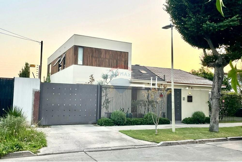 Bella Casa En Las Condes, Se Acepta Novacion