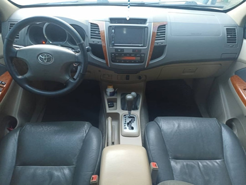 Imagen 8 de 14 de Toyota Fortuner Sr