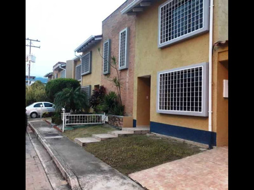 Bello Town House Ubicado En La Campiña Naguanagua. Plth-211