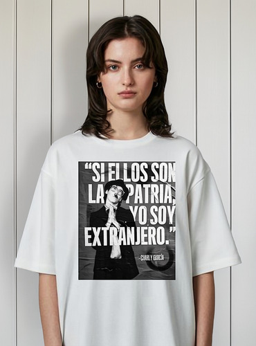 Remera Charly García Si Ellos Son Patria Yo Soy Extranjero