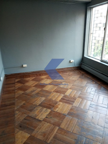 Casa Pareada En Venta De 4 Dorm, 2 Baños, Muy Amplia Ñuñoa
