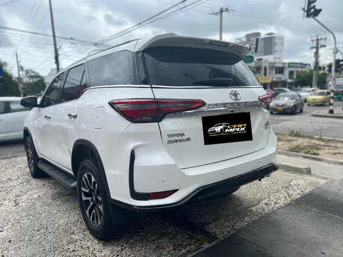 Toyota Fortuner 2.4 Turbo Diesel Motor : 2.4 Modelo : 2020