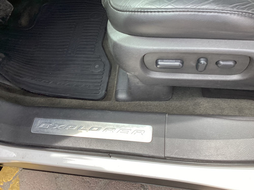 Ford Explorer 4.0 Limited V6 Sync 4x2 Mt