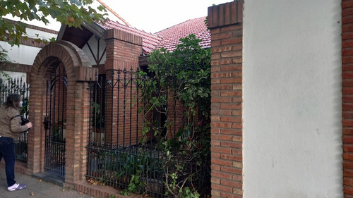 Imagen 2 de 17 de Lanus Oeste - Casa En Barrio Residencial A Metros Del Centro