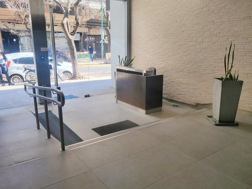Departamento De Dos Ambientes . Excelente Ubicación . Imperdible!!