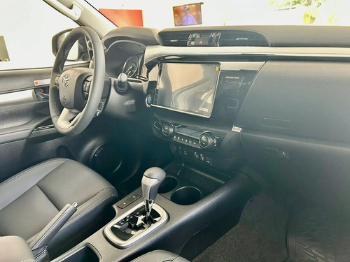 Toyota Hilux 2.8 D-4D TURBO DIESEL CD SRX PLUS 4X4 AUTOMÁTICO