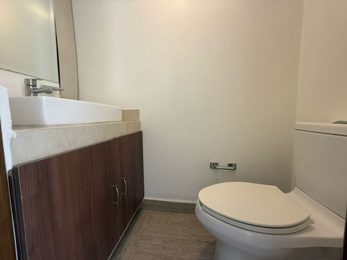 Casa En Venta, Ciudad Satélite, 4 Recamaras.