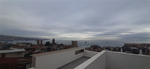 Departamento En Venta De 2 Dorm. En Valparaíso