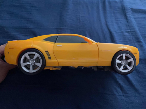Hasbro Transformers 2007 Ultimate Bumblebee (Usado)