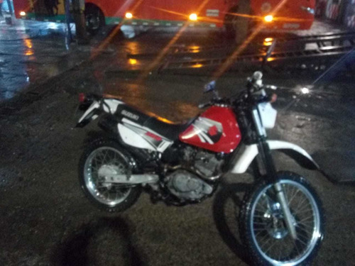 Susuky Dr 200 Modelo 2012