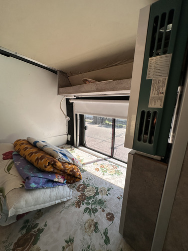 Hermoso Y Practico Motorhome Chico X Fuera Y Grande X Dentro